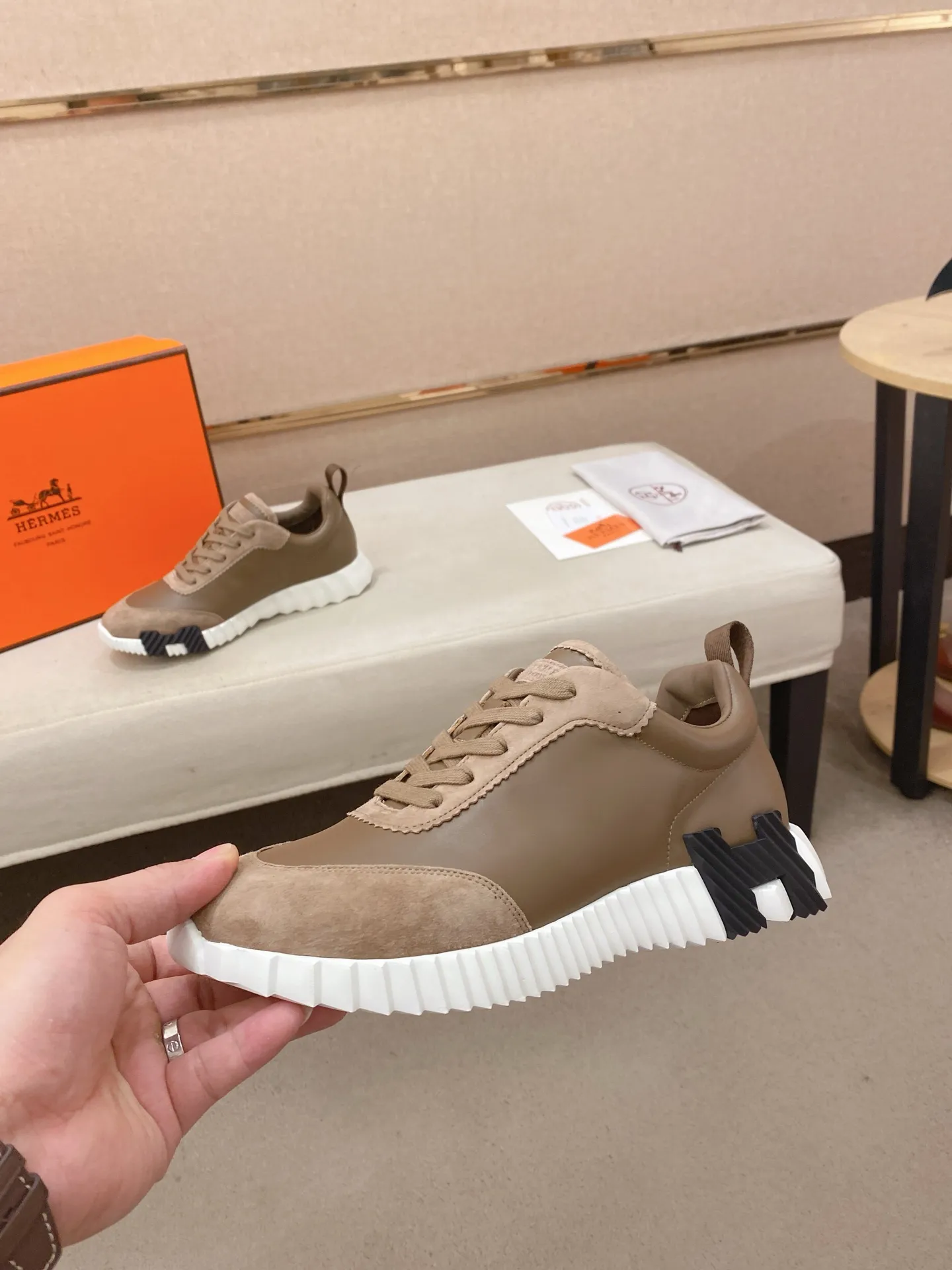 Men's clothing and shoes💰: 640💰《HERMES》【Classic Original Version】Hermès; Top 🔝 Purchasing Agency 🔍🔍Men's latest 🇺🇸 counters are on sale simultaneously, original imported from Italy ▲▲First-layer cowhide with suede cowhide ▲▲ (high-end and expensive Qi·Grade) Exquisite workmanship (Italian 🇮🇹Imported water-dyed 🐂cowhide lining) Sole: Original sole provided by the original factory, ⚠️Exclusive double-layer activity·TPR·Rubber·Combined molded outsole; Super·comfortable·wear-resistant·non-slip·environmental protection The real thing is more beautiful if you take the real thing (high quality, follow the order), you can enter and exit the counter at will * Code number: 39·40·41·42·43·44# (can be customized 38.45.46.)